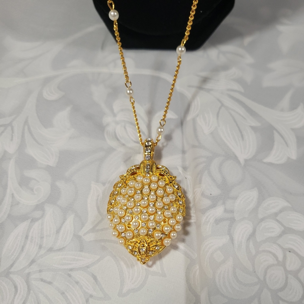 Edgar Beribi necklace with locket goldtone.